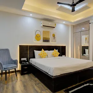 Hotel The Empire Studioz Golf Course Road With Kitchen & Balcony One Horizon Center Paras Hospital Cyber Gurgaon